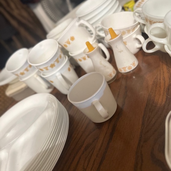 Vintage whole complete set of Pyrex and Corning dinnerware set - Picture 5 of 5